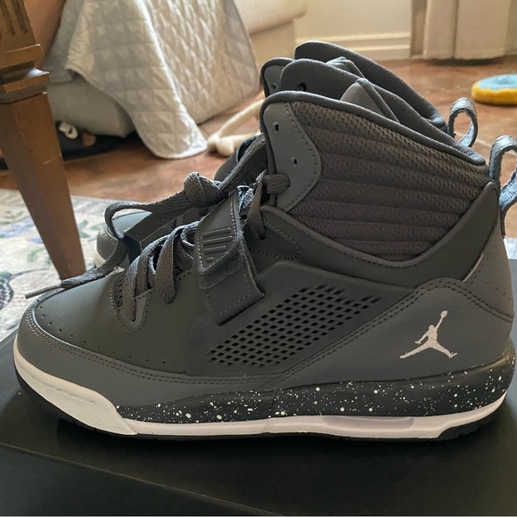 Jordan Flight 97 Grey SIZE 6 Youth (7.5 Women) NEVER USED - Picture 3 of 6